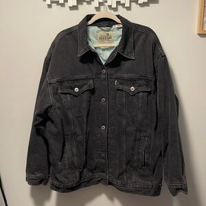 Levi’s silver tab oversized trucker jacket size XL.
